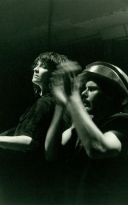 Aquí no se rinde, encenação de Alain Mébirouk